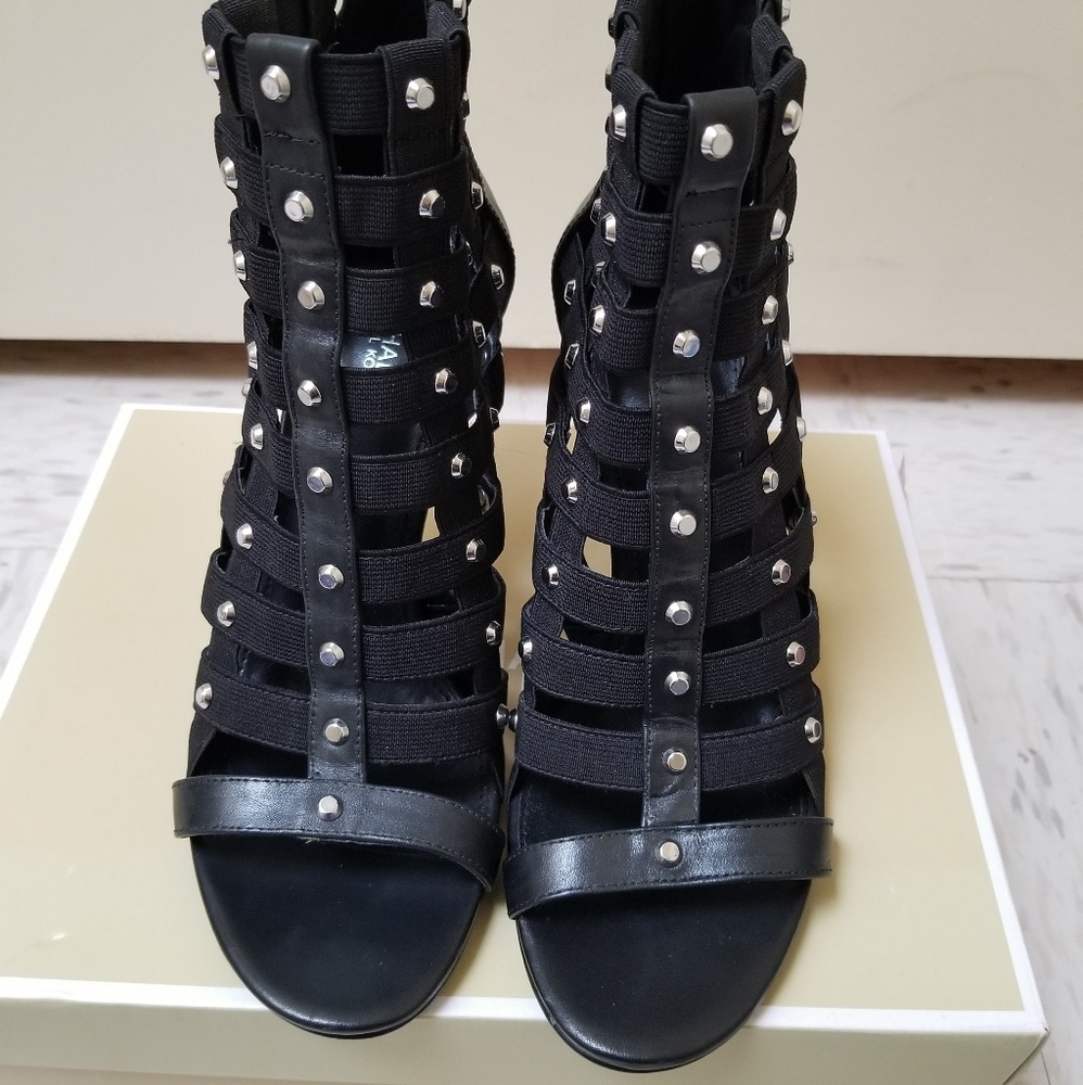 🚫🚫SOLD🚫🚫EUC sexy Michael Kors caged sandals